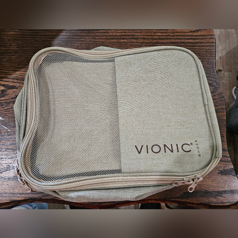 Vionic Travel Bag. 12x5. (Bin18)